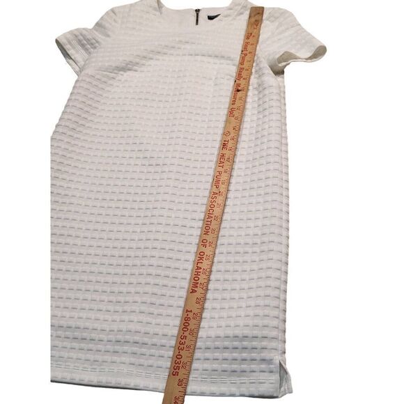 Maggy London Shift Dress Women Sz 2 Square Textured White Midi - Picture 5 of 7